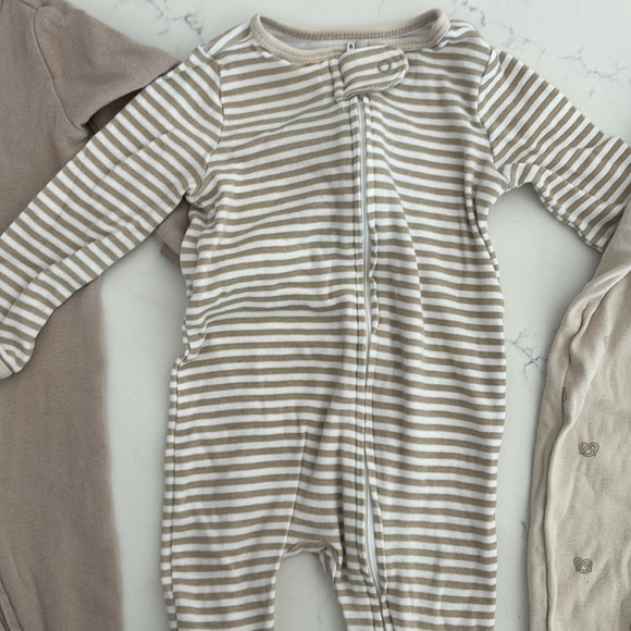 Cream Cloud Island Onesie Set - Picture 3 of 4